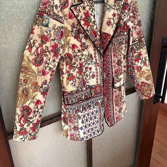 SFIZIO Printed Velvet Blazer
$548 original retail size says 2 but fits up to 6 - Picture 11 of 16